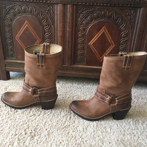 Frye Camilla Harness Boots - Size 10 - Picture 3 of 5